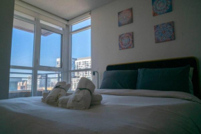 Beautiful and Central 3 Bedroom Condo with Parking
